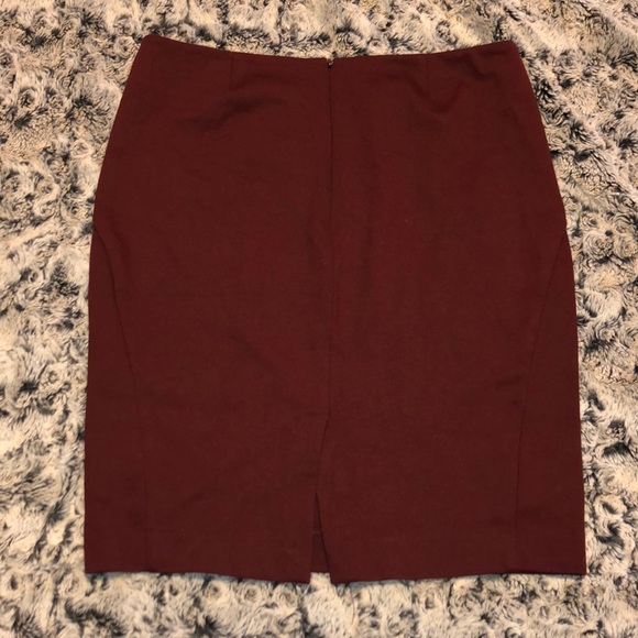 5/$25🖤Soft burgundy pencil skirt - Picture 2 of 5